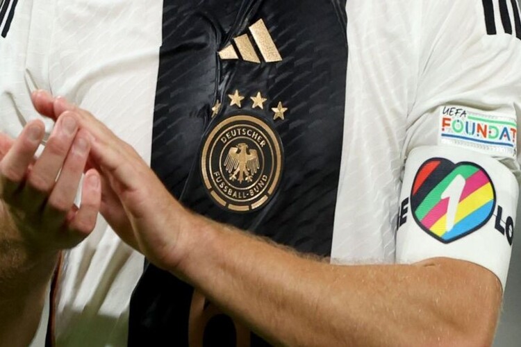 ฟุตบอลโลก 2022: ปลอกแขน OneLove – เยอรมนีตั้งคำถามถึงการลงโทษฟีฟ่า